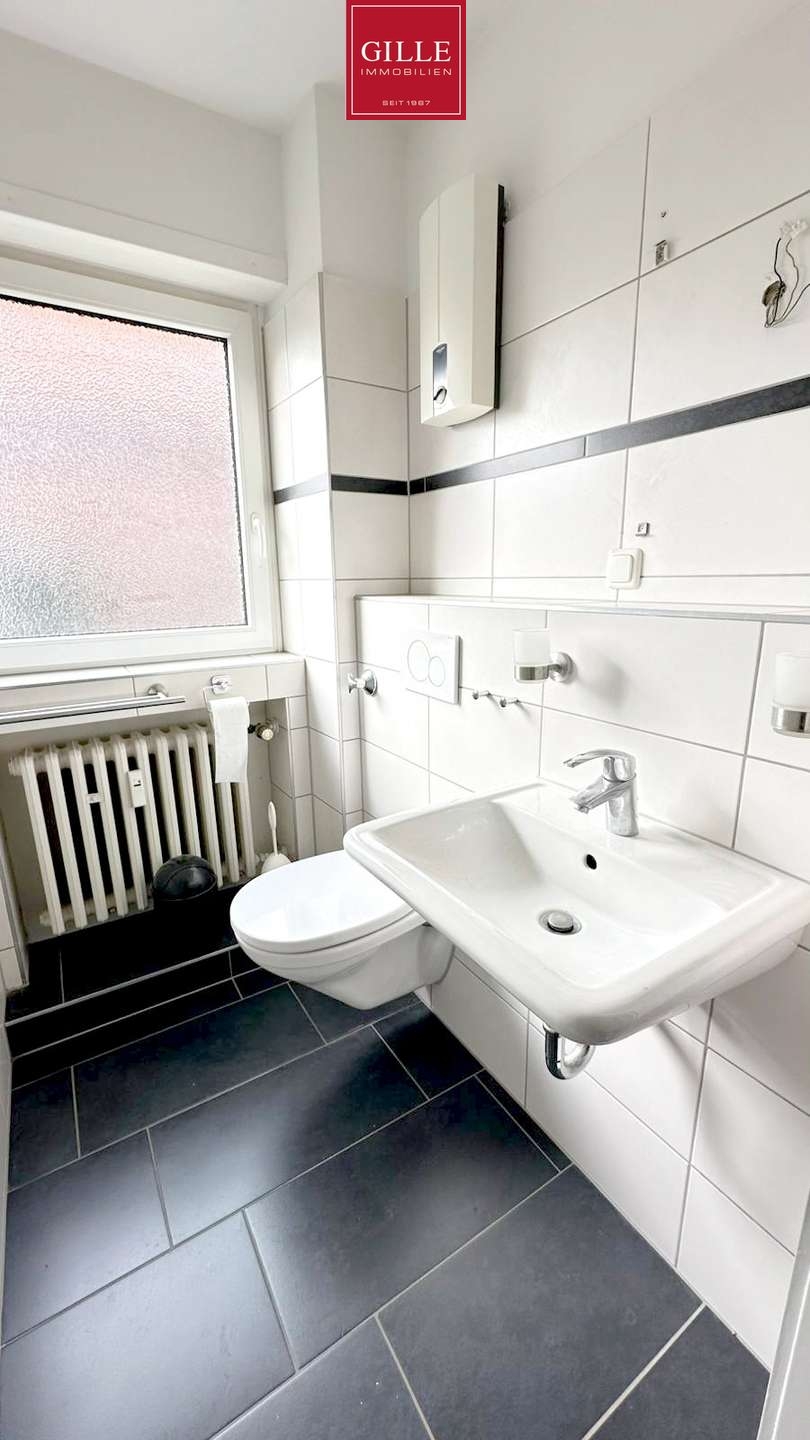 Ansicht 10 von: WOHNEN AM SCHMÖLDERPARK: Renovierte 2-Zim.-Whg. mit Tageslichtbad, schönem Wohnraum u. Balkon